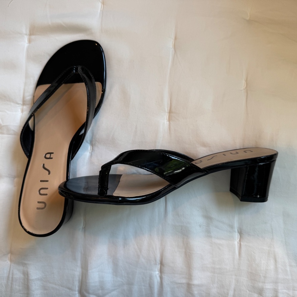 Unisa Black Patent Leather Sandals